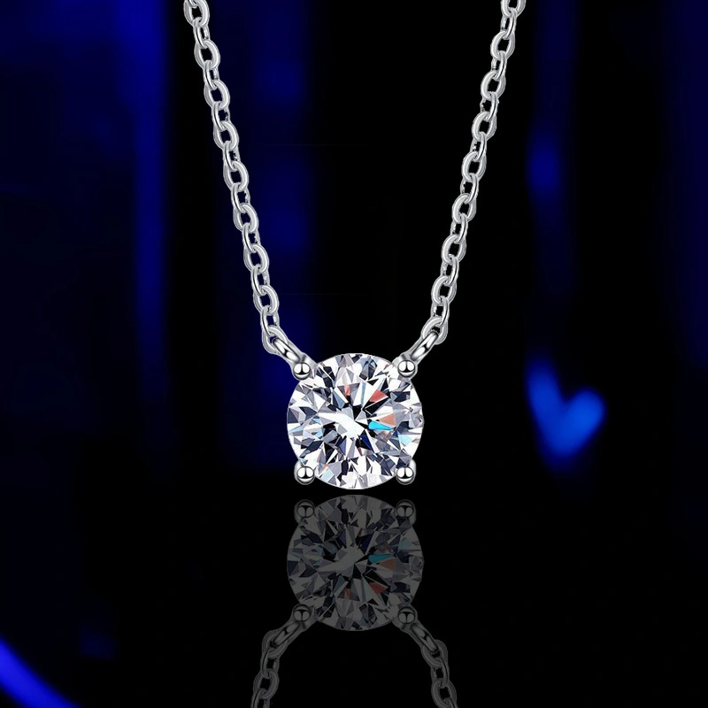 Light Luxury Four-claw S925 Sterling Silver Moissanite 1 Karat Necklace For Women