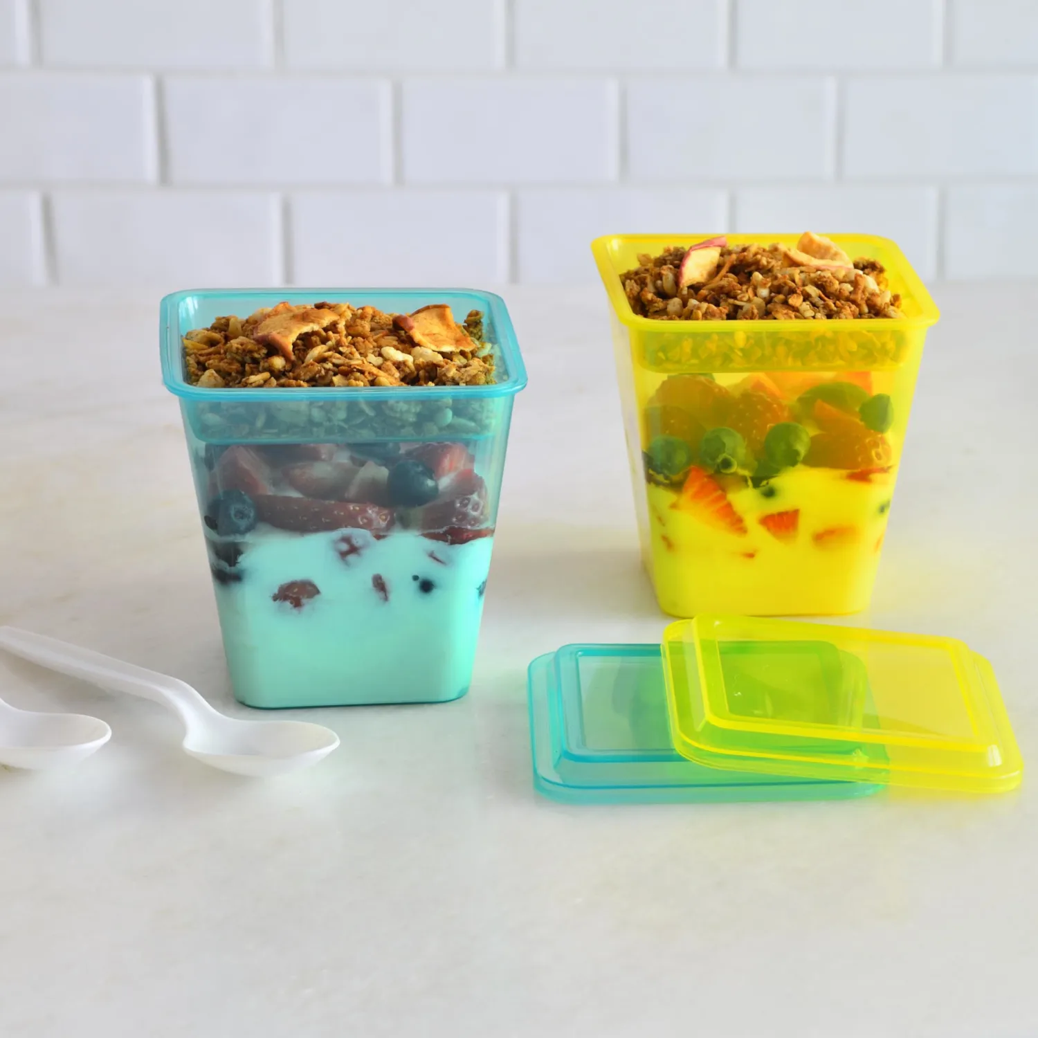 Youngever 7 Sets Plastic Parfait Cups with Lids and Inserts, Reusable Medium 8 Ounce Dessert Cups