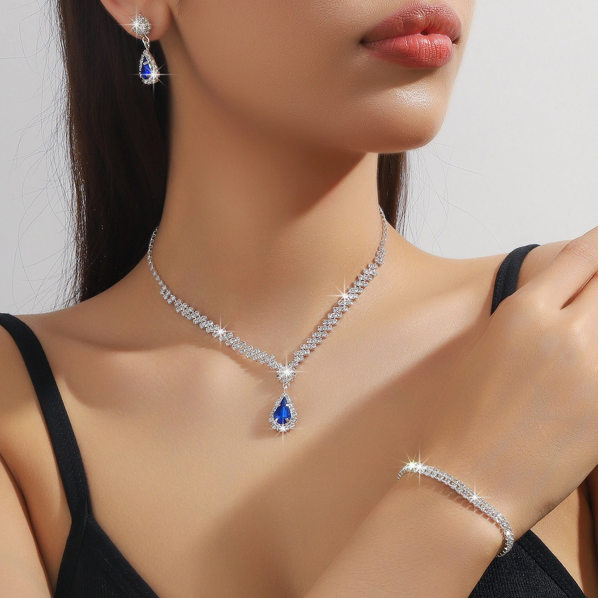 Exquisite Claw Chain Necklace And Earrings Suite Two-piece Set Water Drops