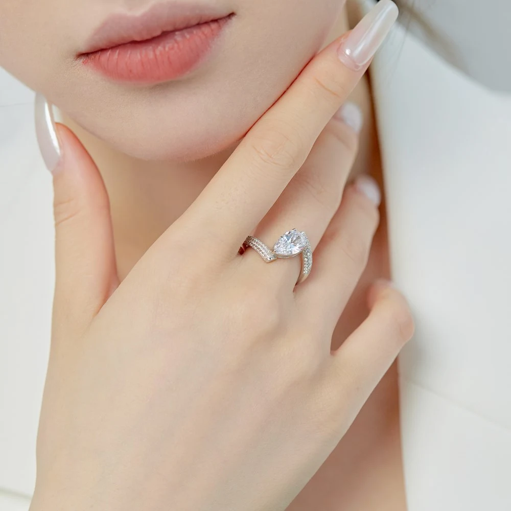 S925 Sterling Silver Ring Inlaid With Water Drop Zircon