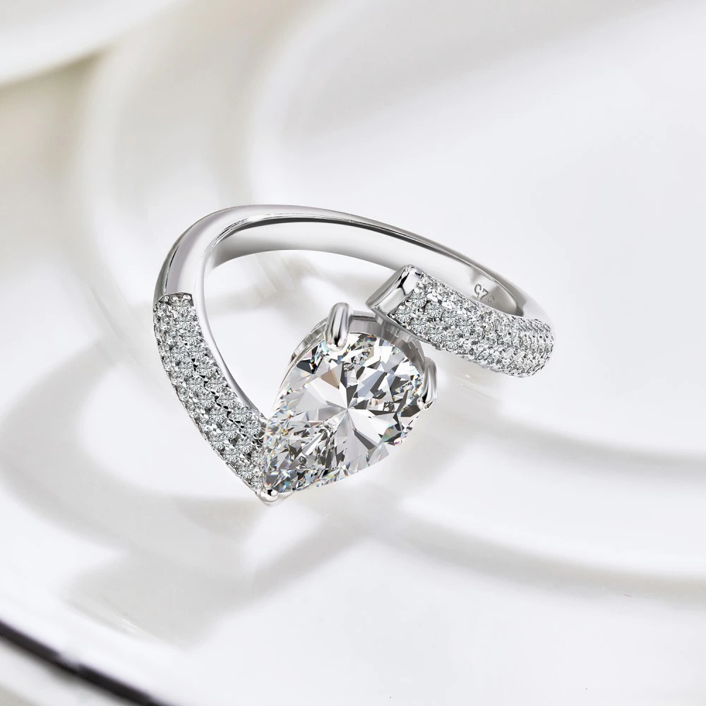 S925 Sterling Silver Ring Inlaid With Water Drop Zircon