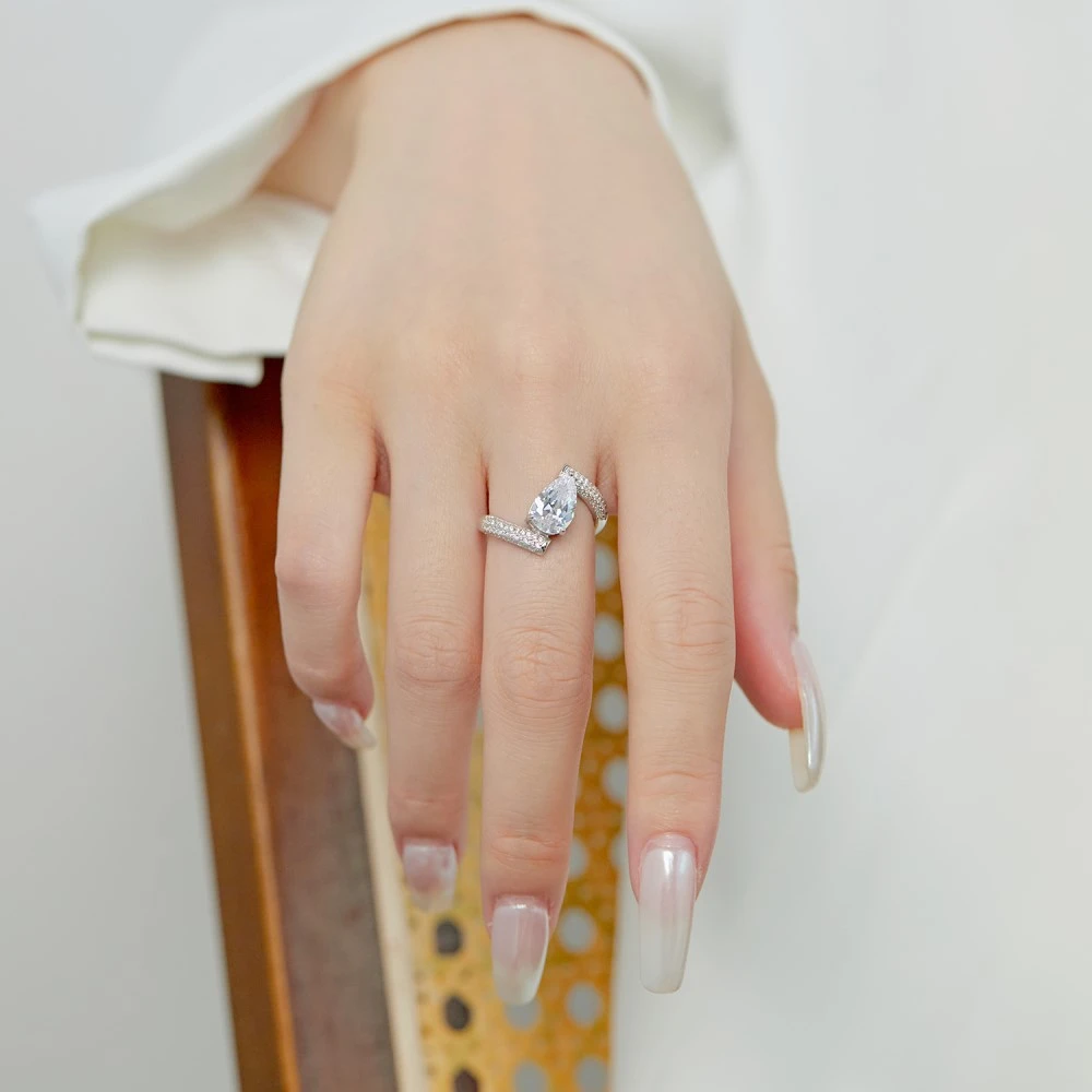 S925 Sterling Silver Ring Inlaid With Water Drop Zircon