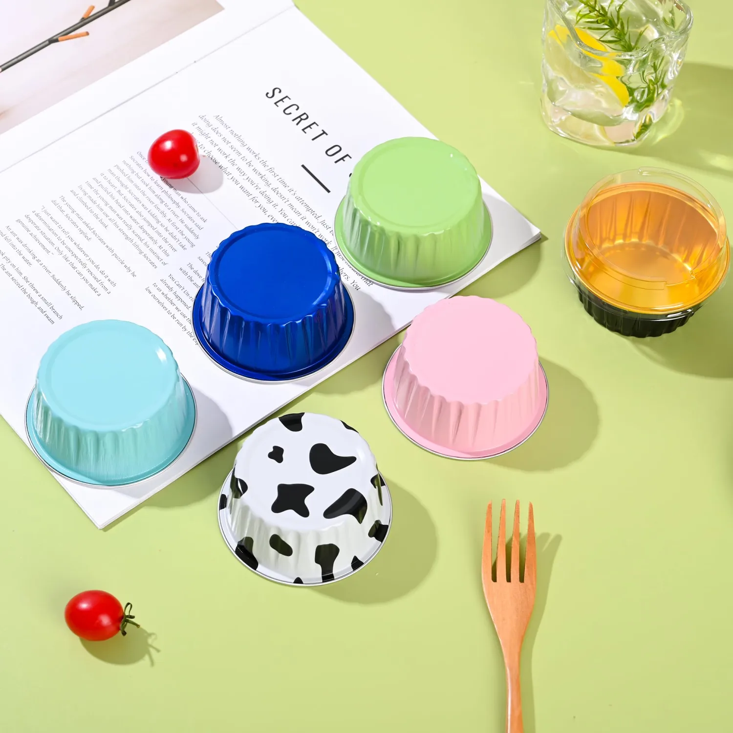 Mini Aluminum Foil Cupcake Baking Cups with Lids (40pcs, 5oz) Round Cupcake Foil Liners Tart Pie Tin Pan Holder - Disposable Mini Cake Containers Flan Molds for Pudding, Souffle, Party, Wedding