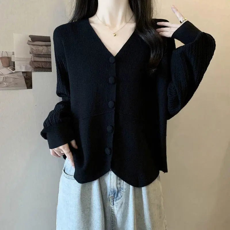 Women's V-neck Soft Slim-fitting Straight Shoulder Knitted Cardigan Top