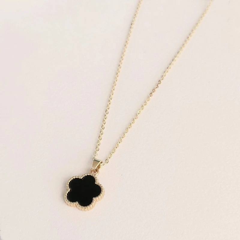 Lucky Grass Flower Necklace Female Niche Fashion