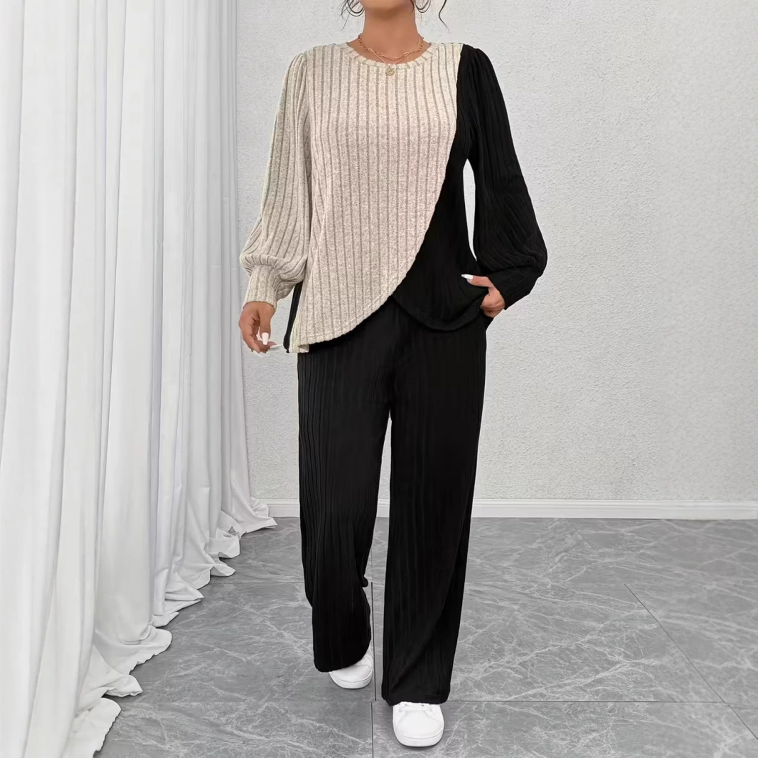Women's Set Crew-neck Colorblock Top With Asymmetrical Hem Straight-leg Trousers