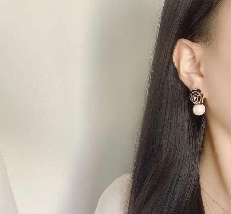 Flower Pearl Earrings Retro Temperament