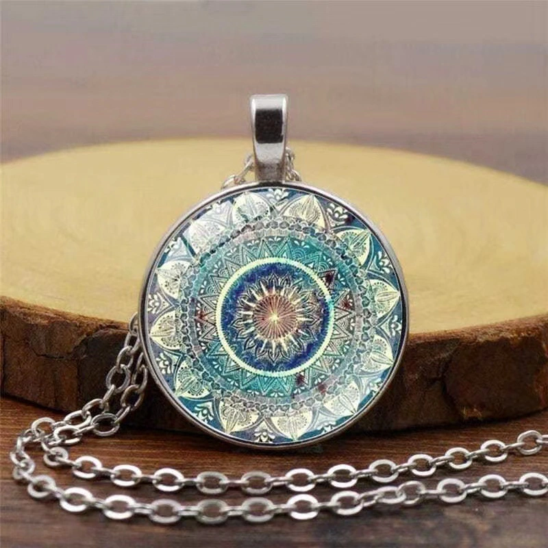 Women's Alloy And Acrylic Watch Dial Vintage All-Match Necklace