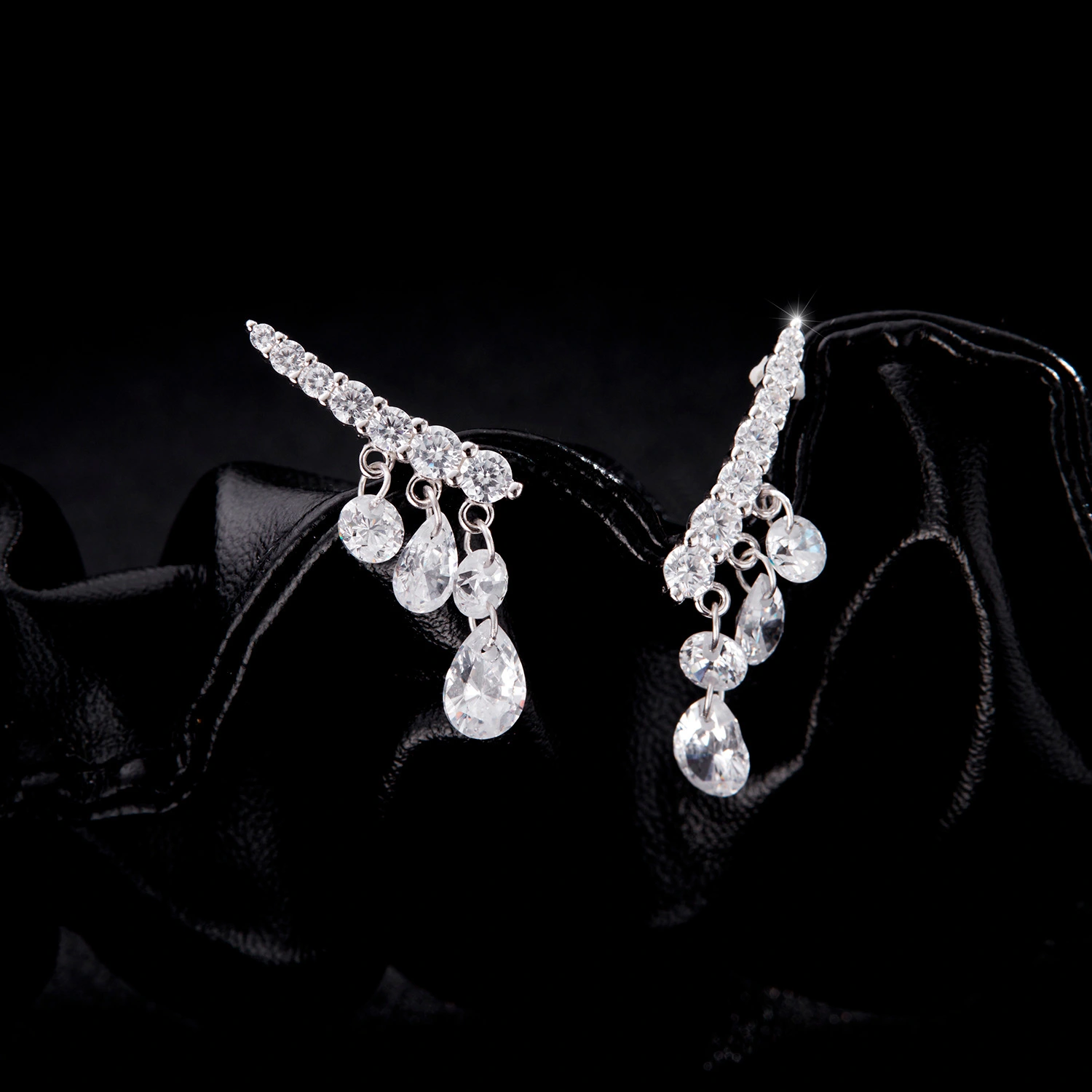 Exquisite Swaying Row Of Diamonds And Small Diamond Earrings For Women