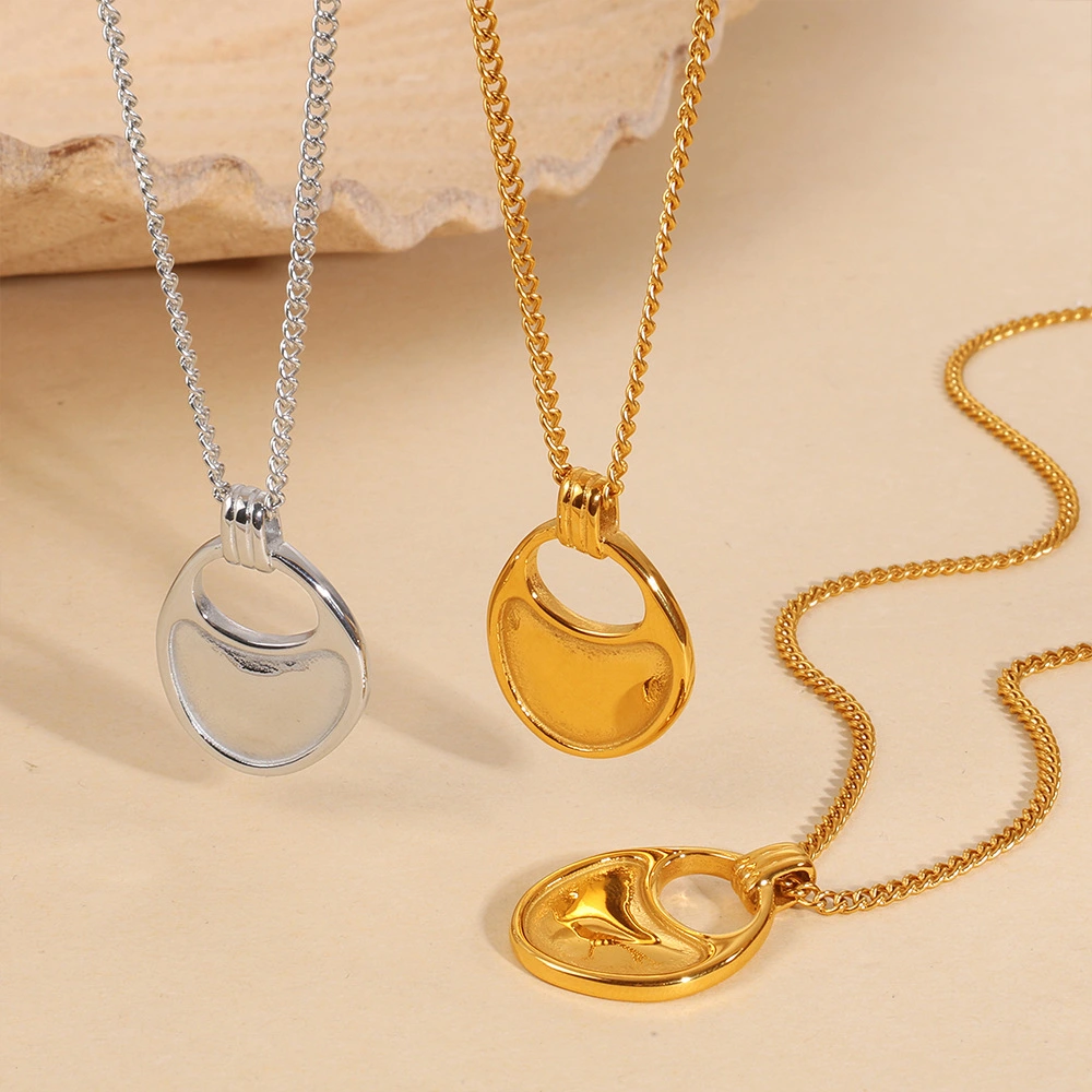 Fashionable Minimalist And Uniquely Designed Necklace