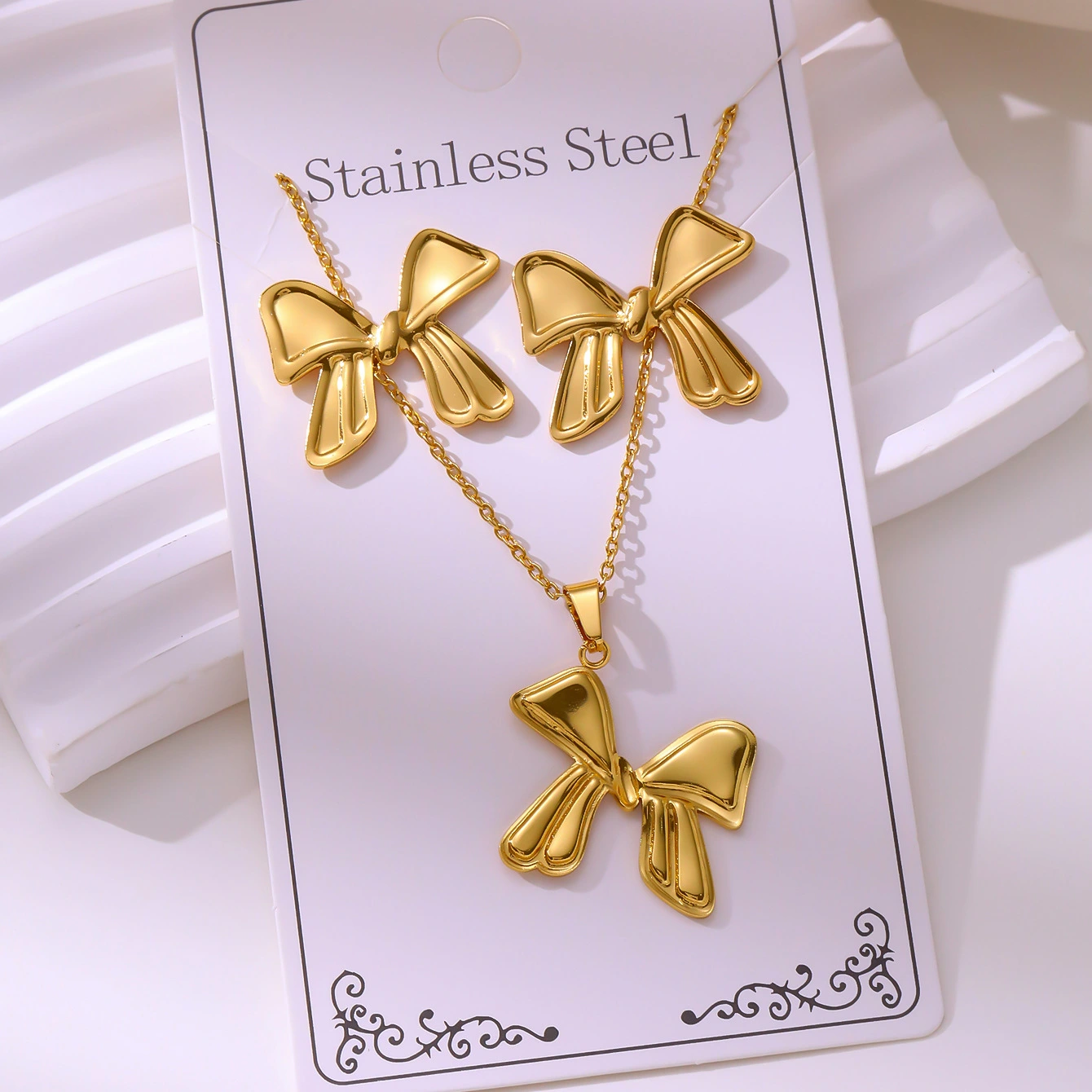 Oil-pressure Set Vintage Palace-style Stud Earrings And Necklace Non-fading Stainless Steel Gold-plated Jewelry