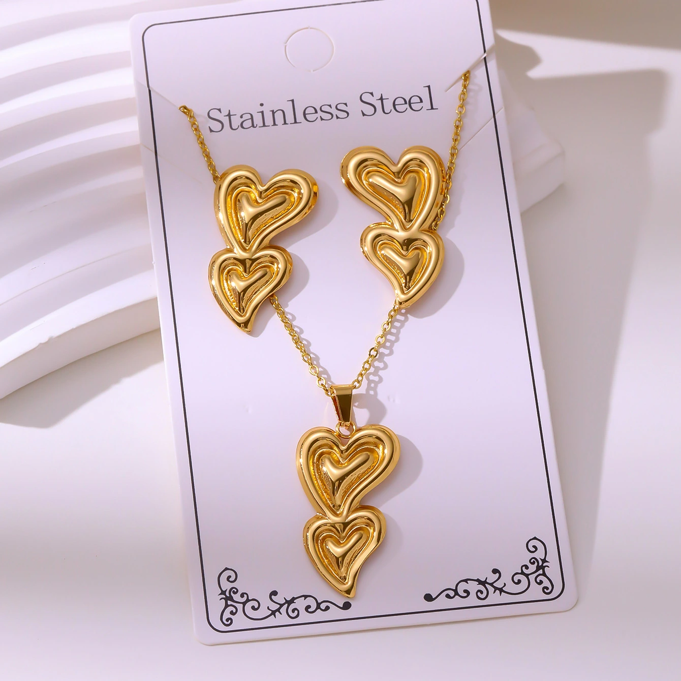 Oil-pressure Set Vintage Palace-style Stud Earrings And Necklace Non-fading Stainless Steel Gold-plated Jewelry