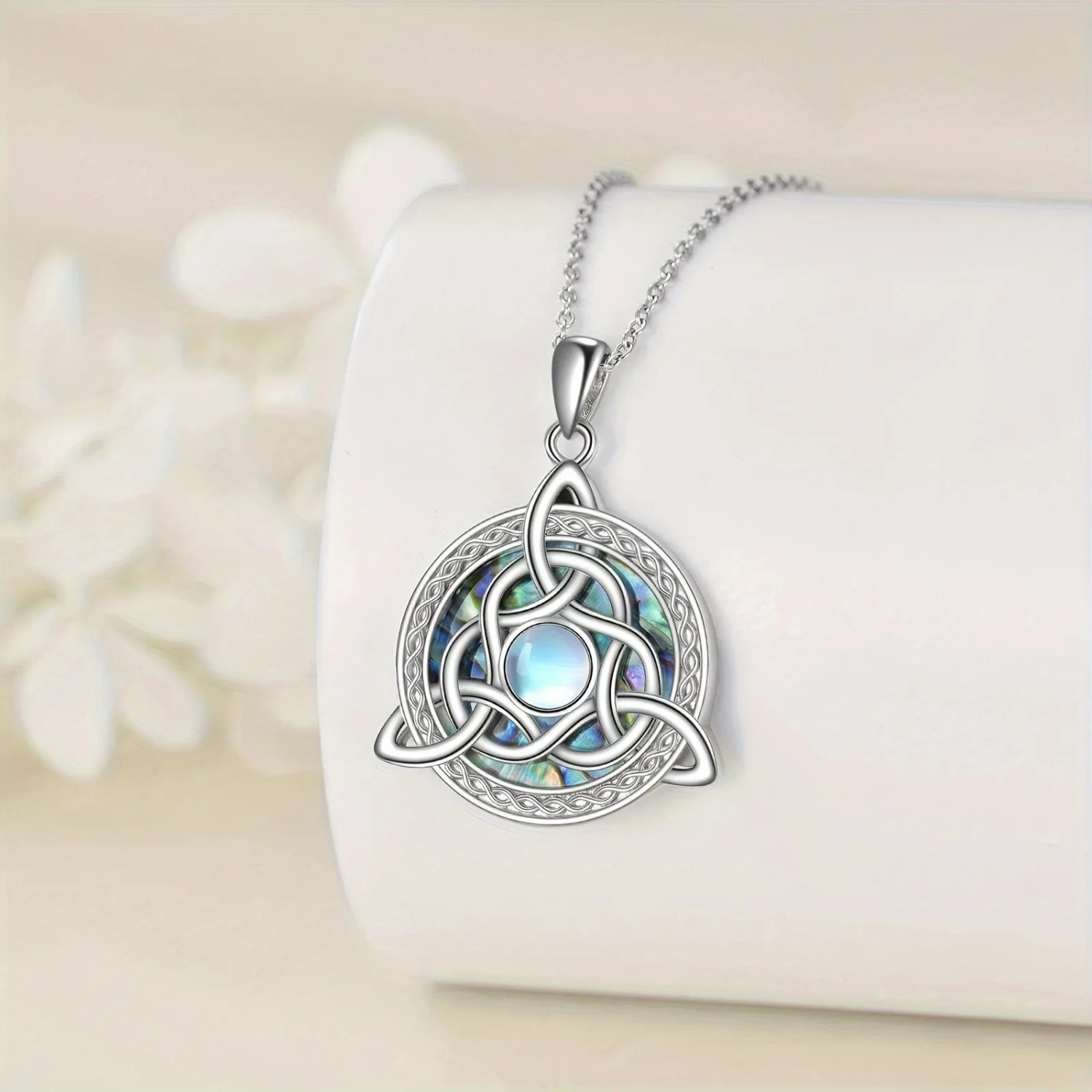 Exquisite Eco-friendly Zinc Alloy Die-cast Necklace With A Celtic Knot Pendant