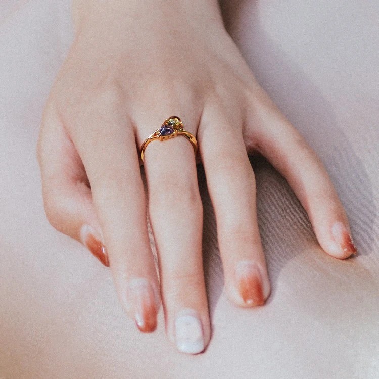 High-end Two-tone Waterdrop Zircon Ring