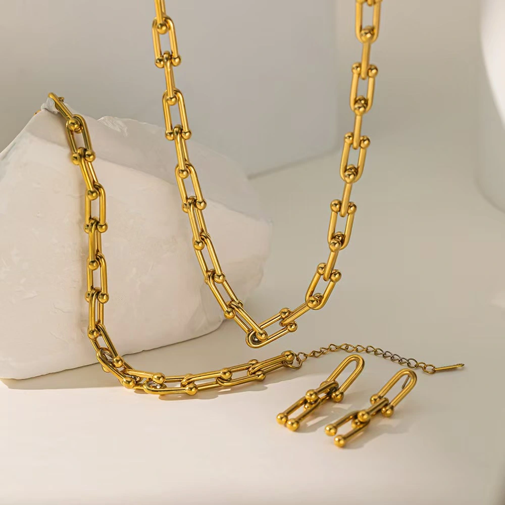 Titanium Steel 18K Gold U-shaped Vachette Clasp Necklace