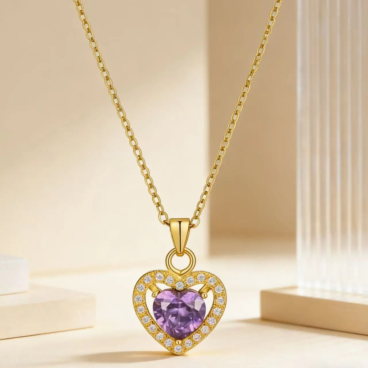 Fashionable Womens Clavicle Chain With A Heart Shaped Pendant
