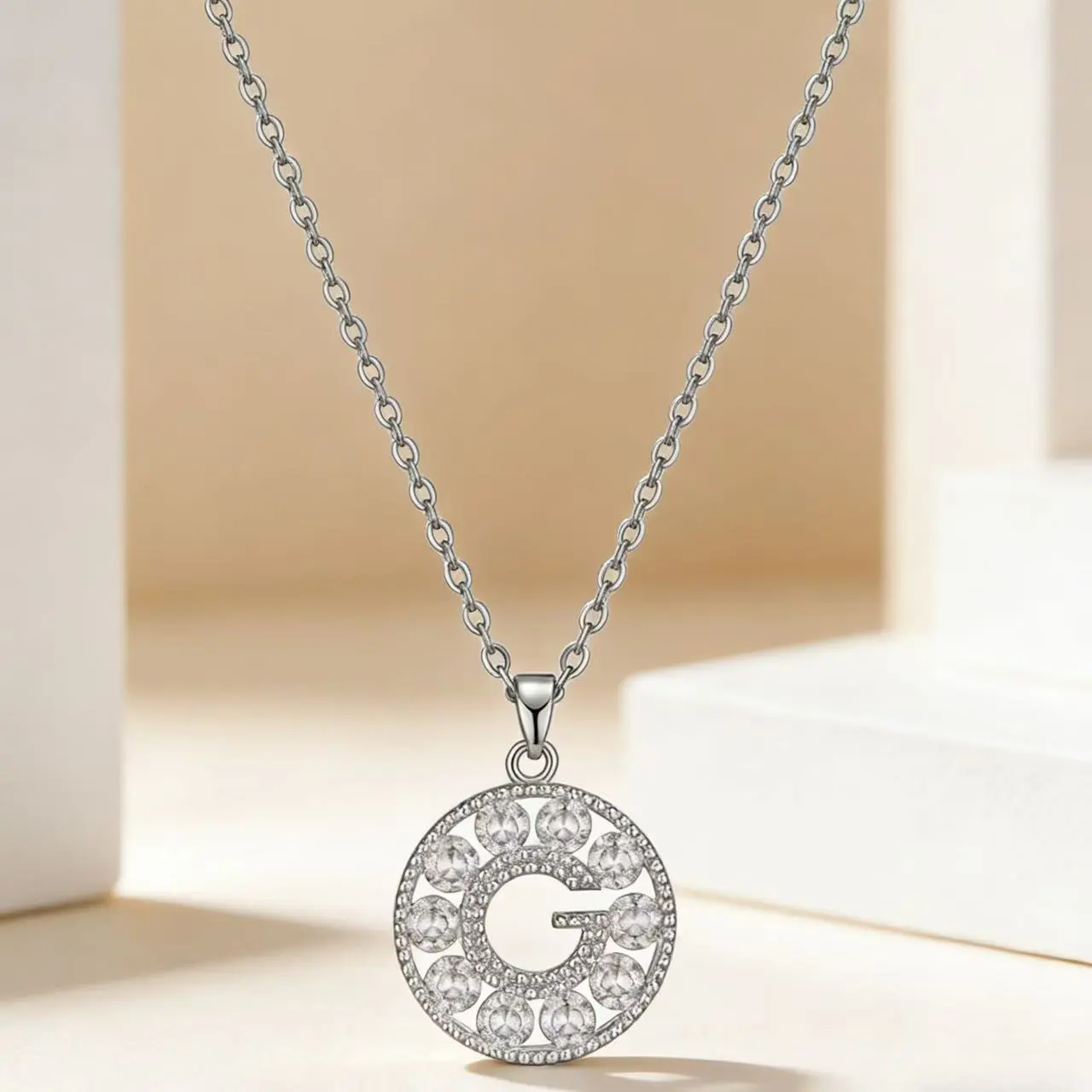 Fashionable Womens Clavicle Chain With A Heart Shaped Pendant