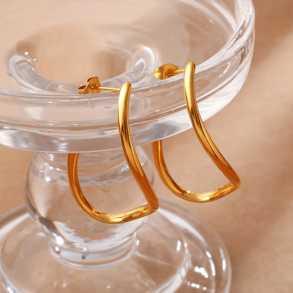 Stylish, Glossy, And Smooth Earrings, Simple And Versatile, Suitable For Everyday Wear, With A Three-dimensional Glossy Texture.