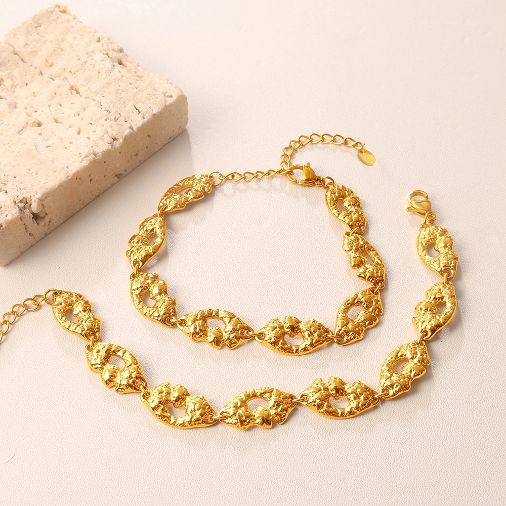 Gold Textured Openwork Bracelet, Vintage Style, Niche Design, Micro-diamond Decoration, Adjustable Bracelet
