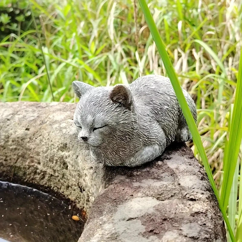 Cute Cat Resin Craft Lifelike Landscape For Gardens