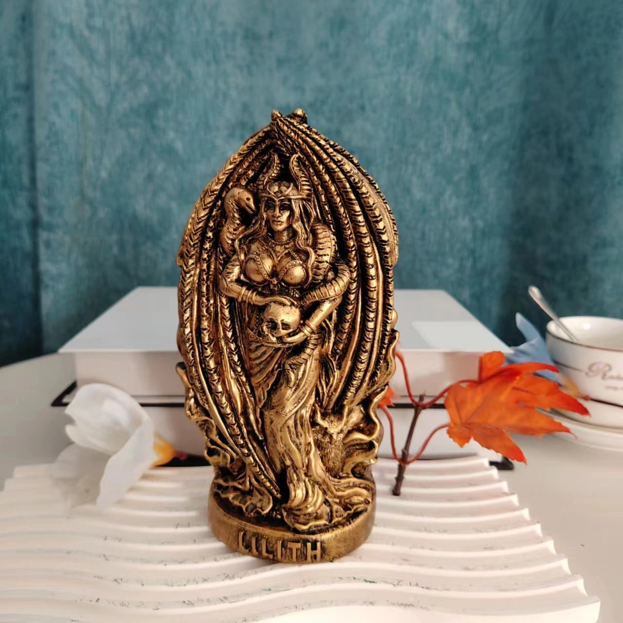 Indoor Resin Craft Greek Ornament Garden Sculpture Of A Goddess