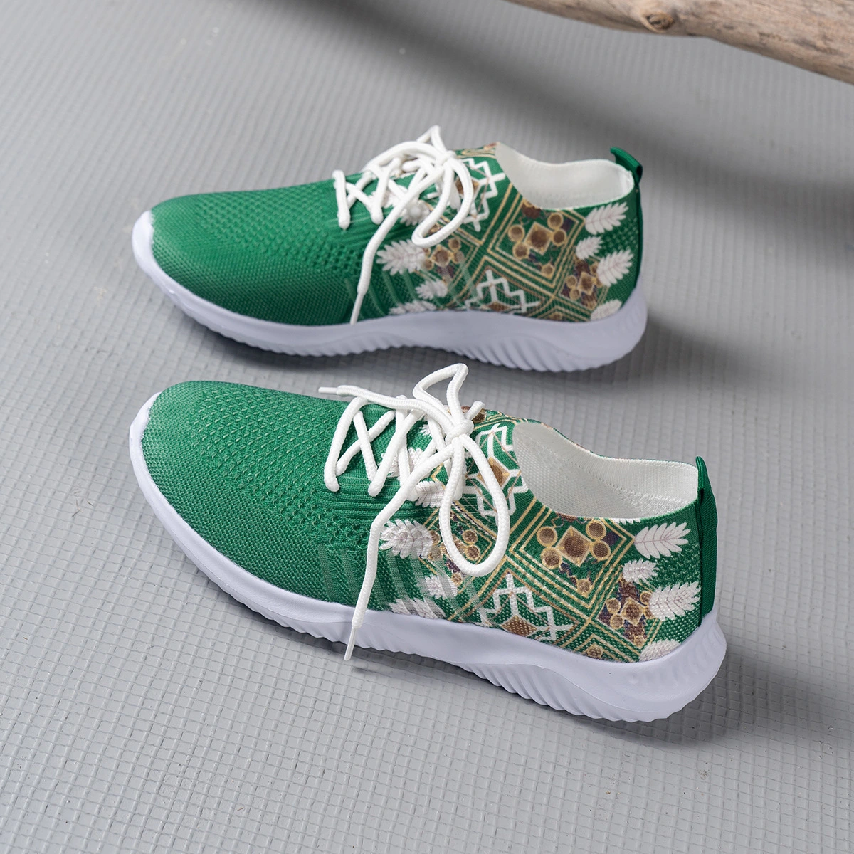 Summer New Flying Woven Stylish Flat Shoes Women