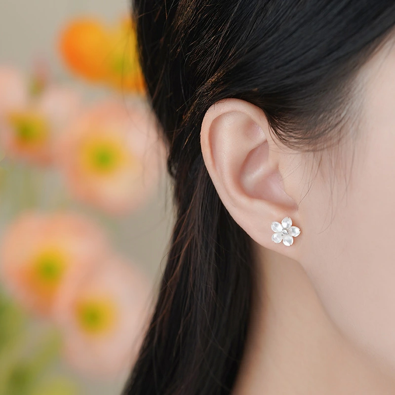 Womens Stylish All-match Flower Stud Earrings