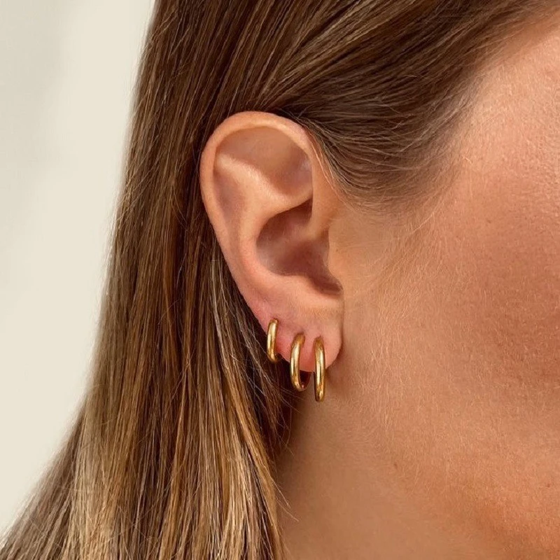 Luxurious Design With Rounded Edges Zircon Ear Buckle