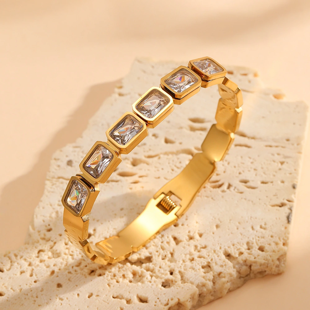 Fashionable Titanium Steel Vacuum-Plated Square Diamond Bracelet