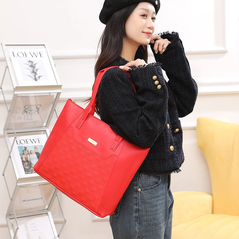 Diamond-Embossed Large-Capacity Tote Bag