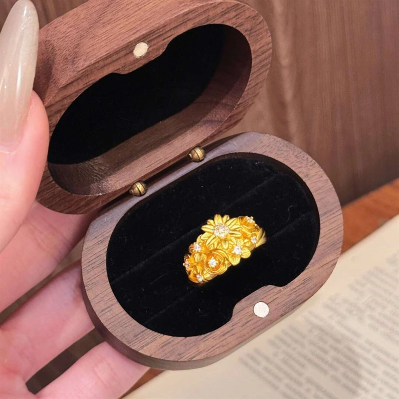 Vintage Gold Brushed Floral Ring