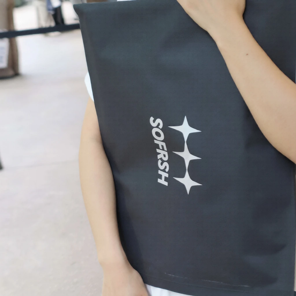 Fashionable Crinkled Black Composite Kraft Paper Courier Bag For Clothing