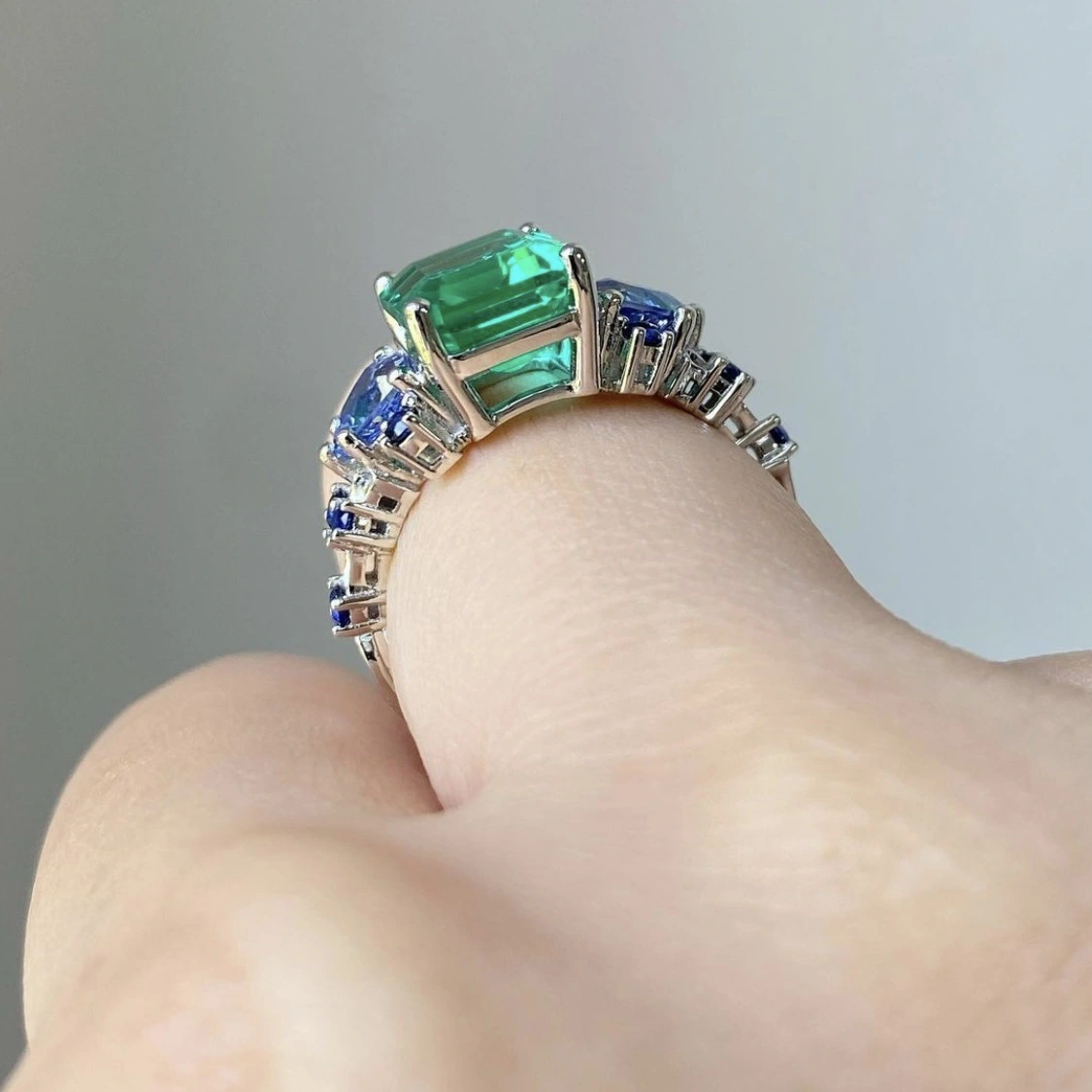 Luxurious Full-Crystal Silver Alloy Ring Womens Aquamarine Crystal Jewelr
