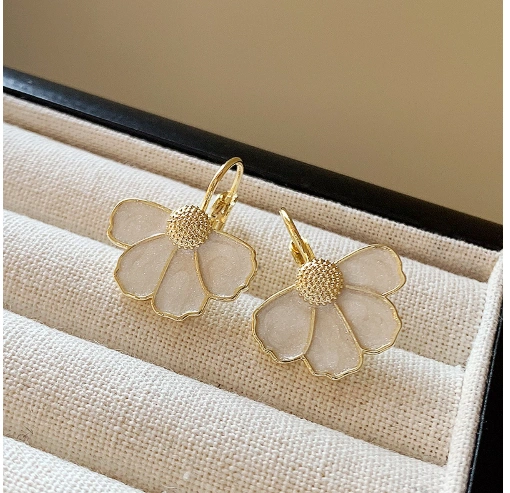 Pearl Earrings Stylish And Elegant Stud Earrings