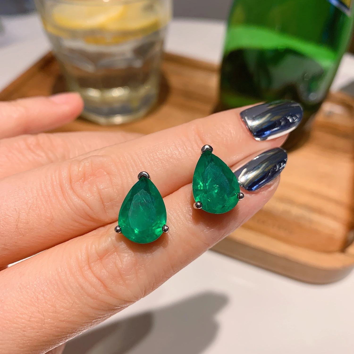 Emerald Pear-shaped Earrings And Pendant For Women