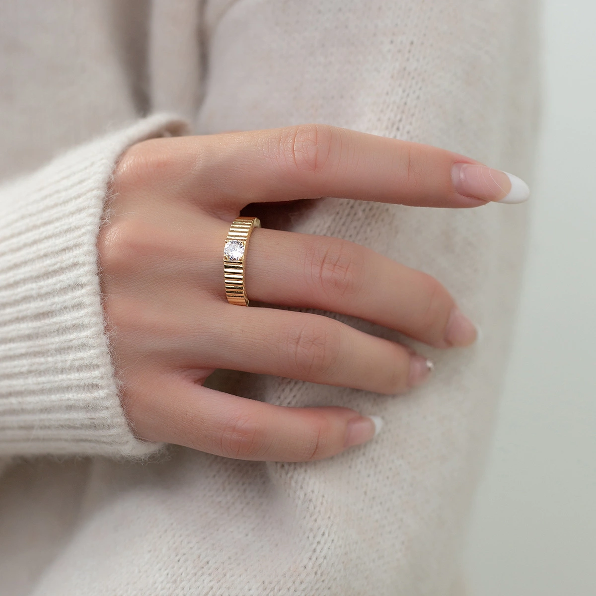Korean-style Minimalist Vertical-stripe Zircon Ring