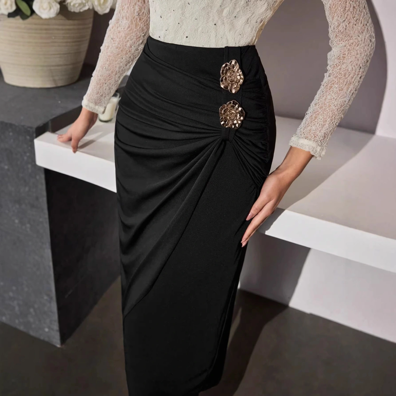 Womens Pleated Skirt With Rose Metal Buckle Detailing
