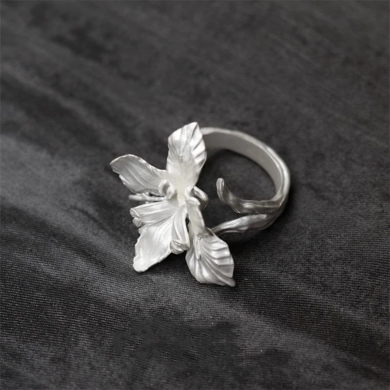 Female Creative Design With Adjustable Iris Ring Opening