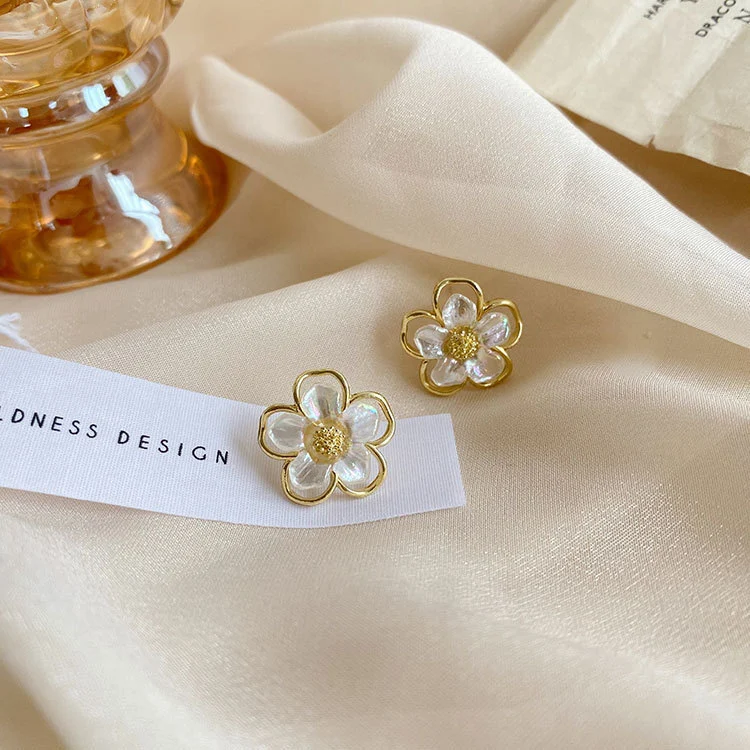 Fashionable Minimalist Flower Earrings