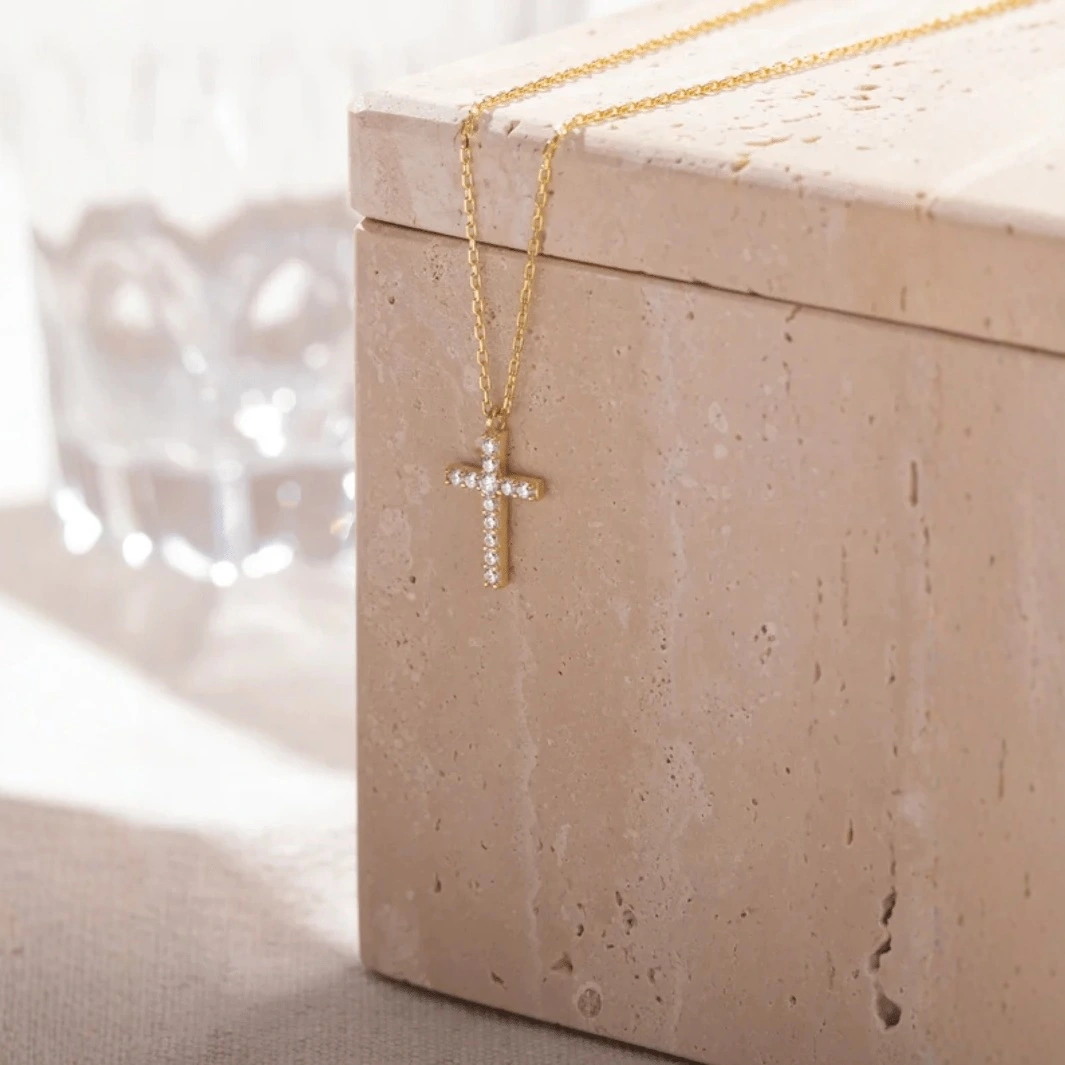 Cross Full Of Diamonds Womens Clavicle Chain Gold Pendant Girls Necklace