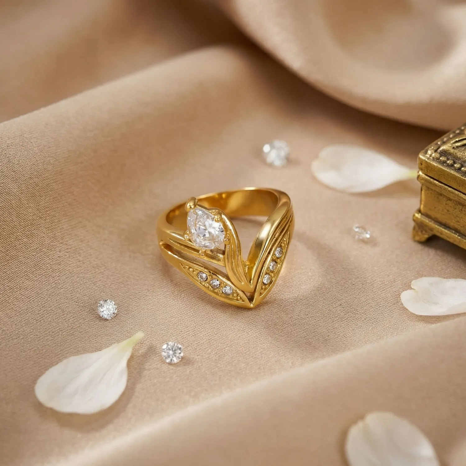 Light-luxury Diamond-encrusted Gold Ring With Delicate Openwork Design