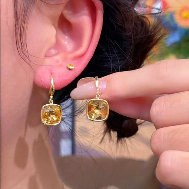 Exquisite Stylish And Versatile French-style Coffee-gold Crystal Sugar-cube Earrings