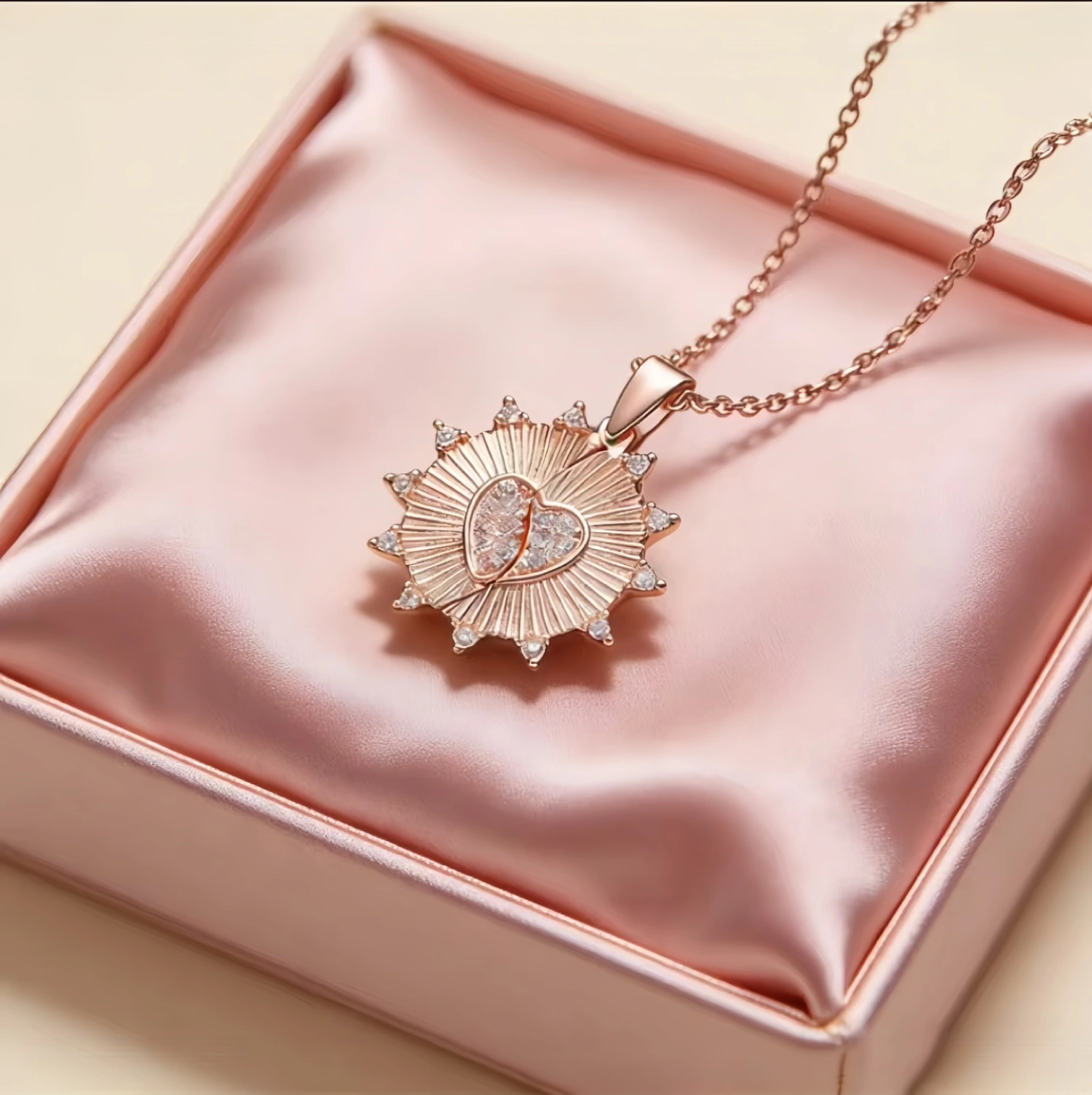 Casual And Versatile Little Sun Retro Elegant Necklace