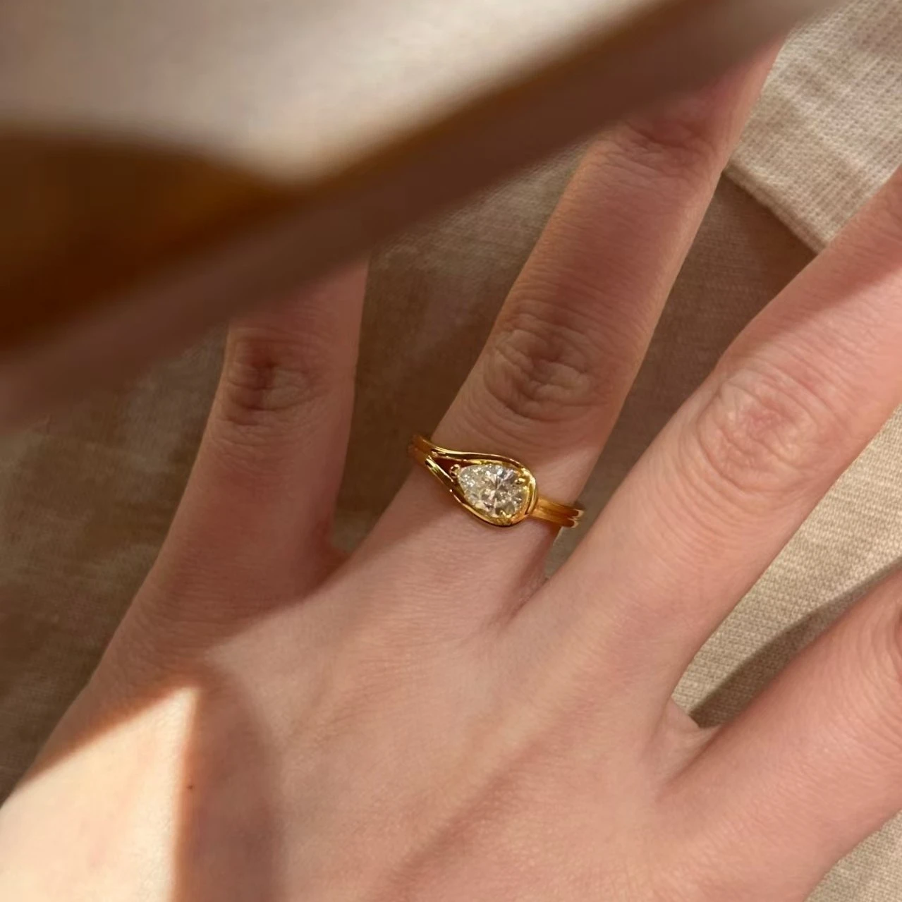 Mermaid Tears Semi-Luxury Horseshoe Waterdrop Pear-Shaped Diamond Ring Niche Style