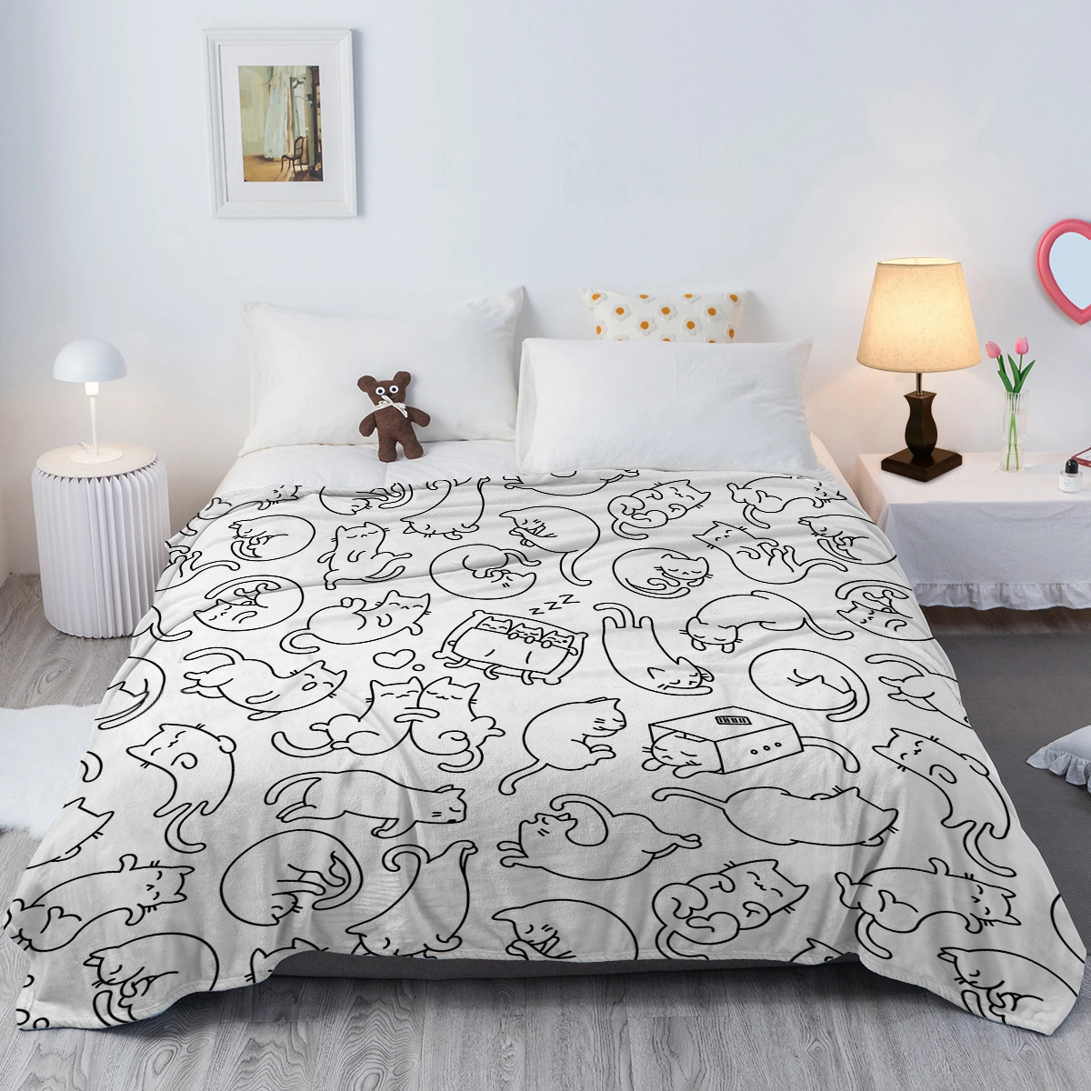 Mini Cats Pattern Flannel Throw Blanket Super Soft Fleece Blanket Animal Print Fluffy Plush Lightweight Cozy Blanket