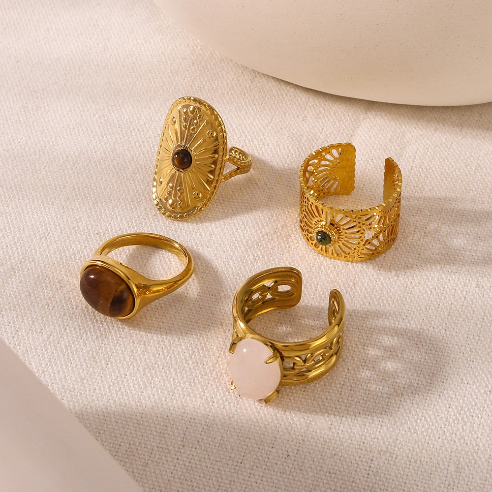 Retro-style Ring With An Adjustable Opening