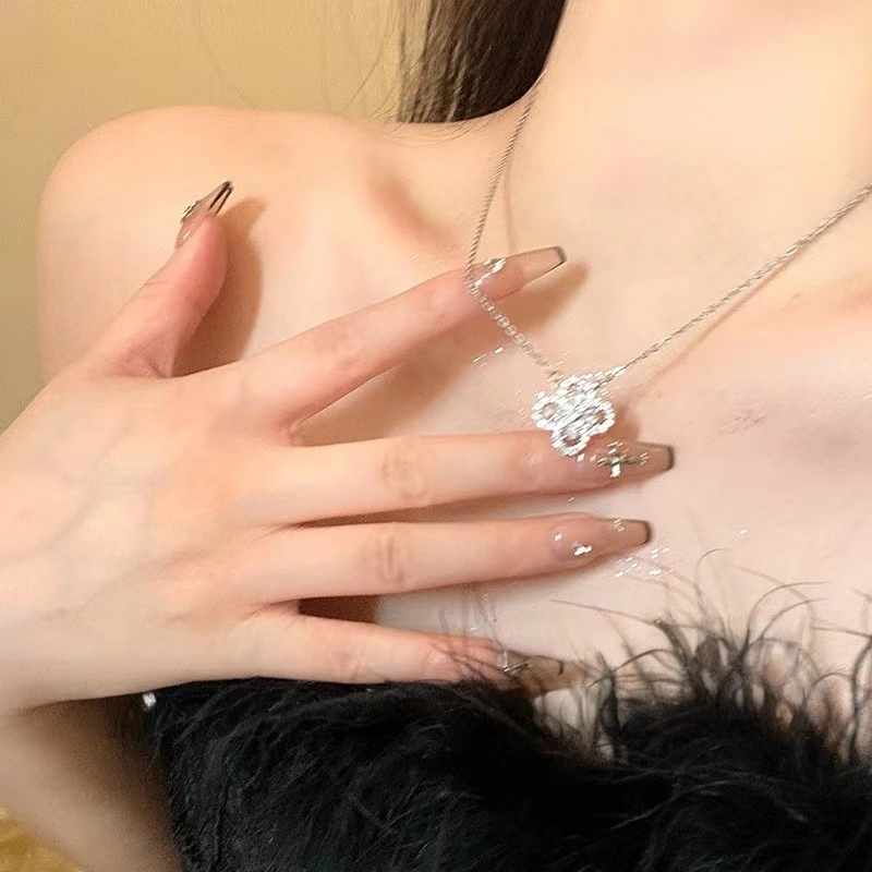 Sparkling Diamond Four-Leaf Clover Pendant Necklace