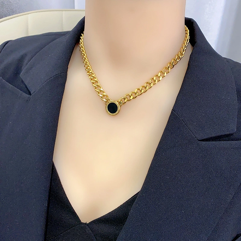 Black Round-Plate Titanium Steel Necklace For Women Elegant And Fashionable