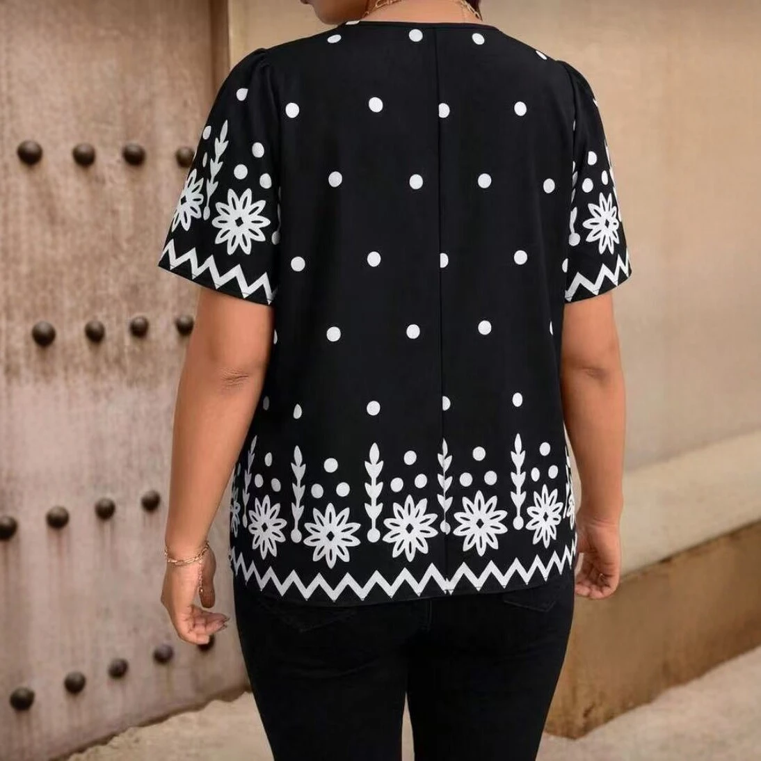 Loose-fitting Figure-flattering Polka Dot Floral Print Top