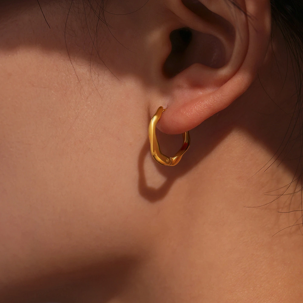 New Geometric Twisted Earrings Minimalist And Subtly Luxurious